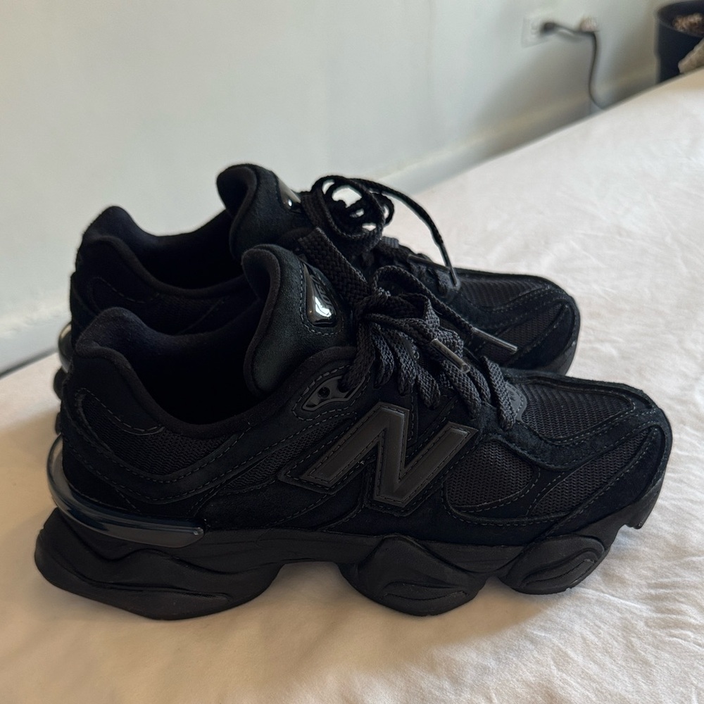 New Balance 9060 All-Black